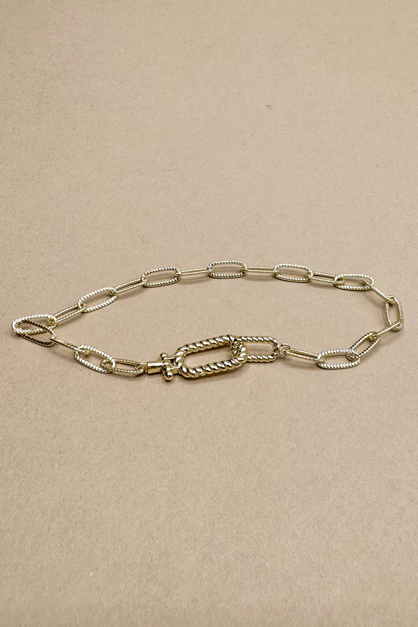 Ada Gold Ribbed Chain Link Bracelet - Image 2