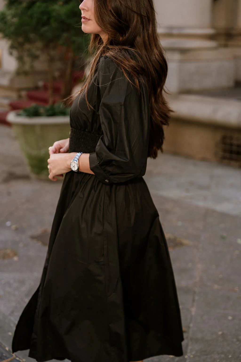 Aleena Black & Gold Zip-Up Midi Dress - Image 2