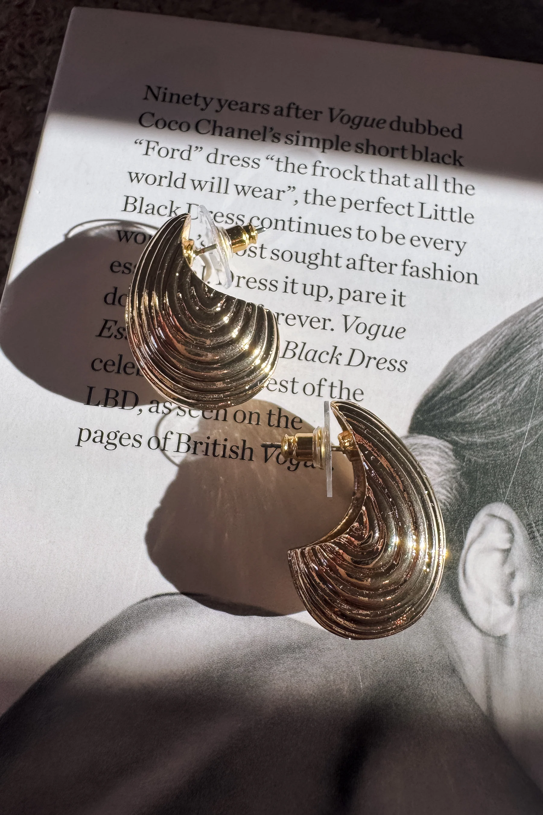 Alora Ribbed Scoop Stud Earring