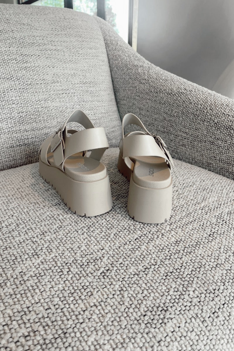 Alyssa Platform Sandals - Image 3
