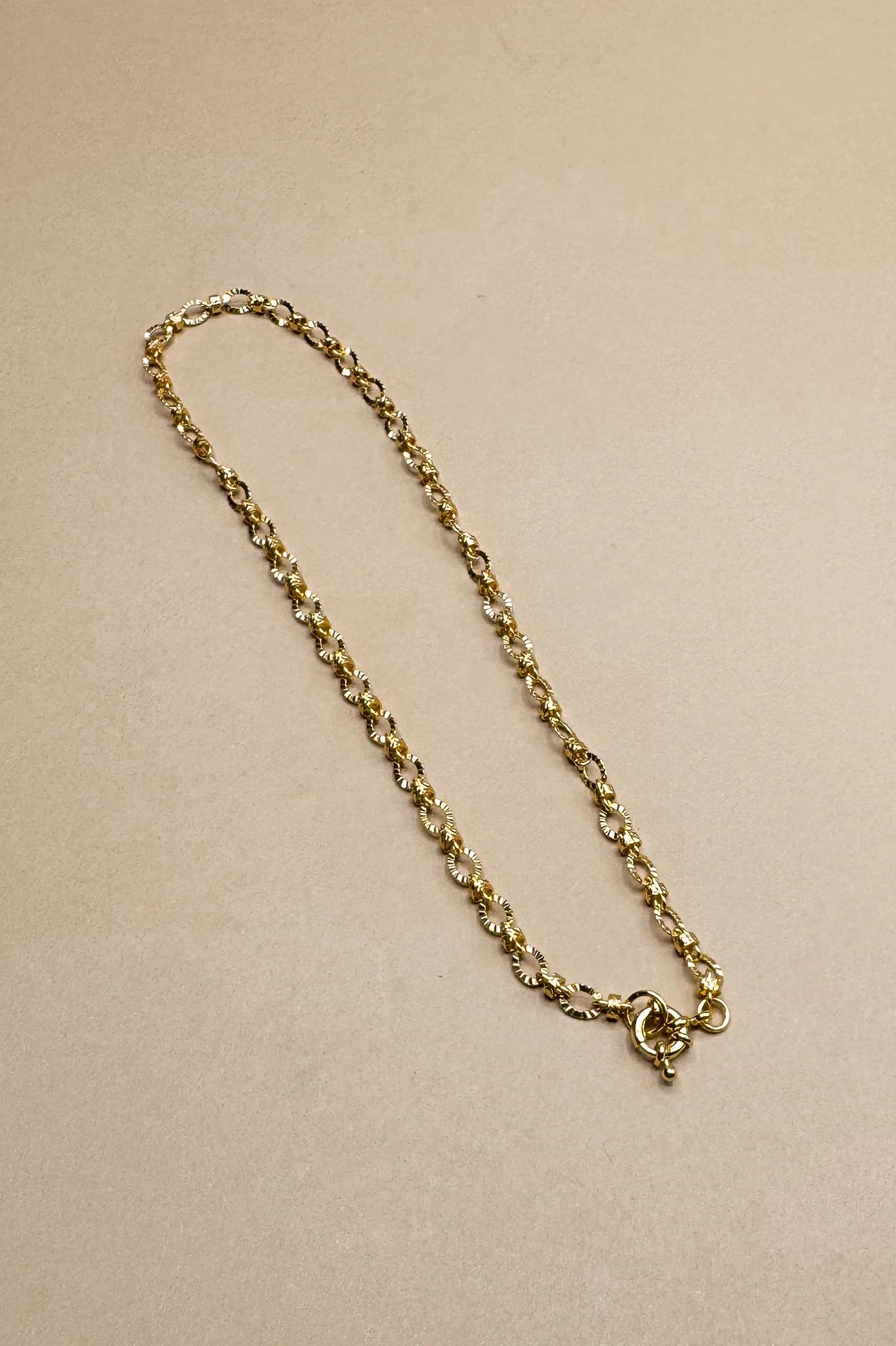 Aria 18K Gold Plated Ribbed Chain Lariat Necklace - Image 3