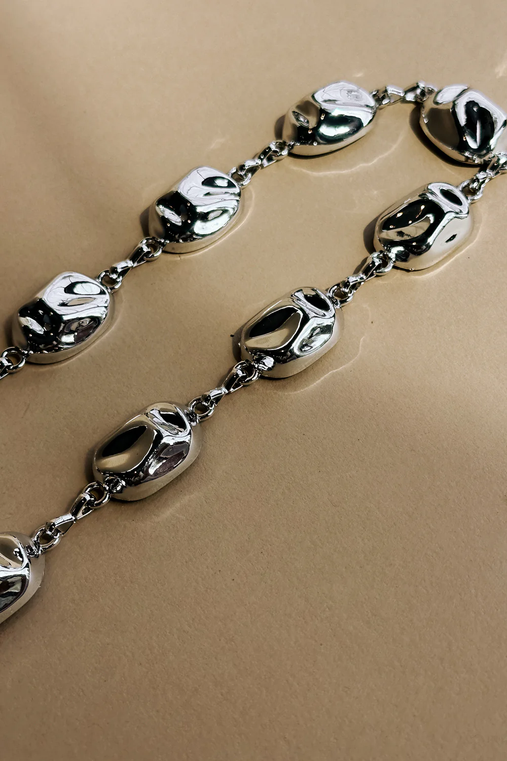 Aurelia Silver Hammered Chain Link Belt - Image 2