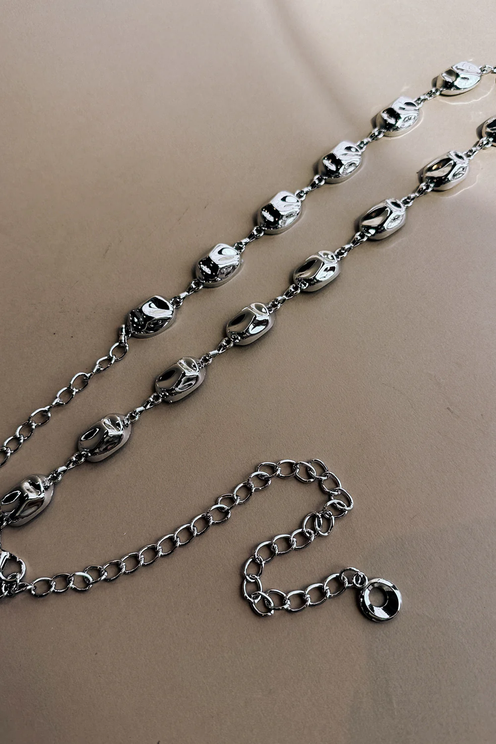 Aurelia Silver Hammered Chain Link Belt - Image 3