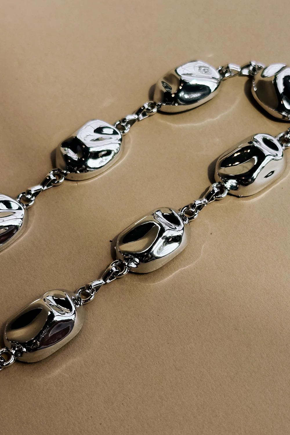 Aurelia Silver Hammered Chain Link Belt - Image 4