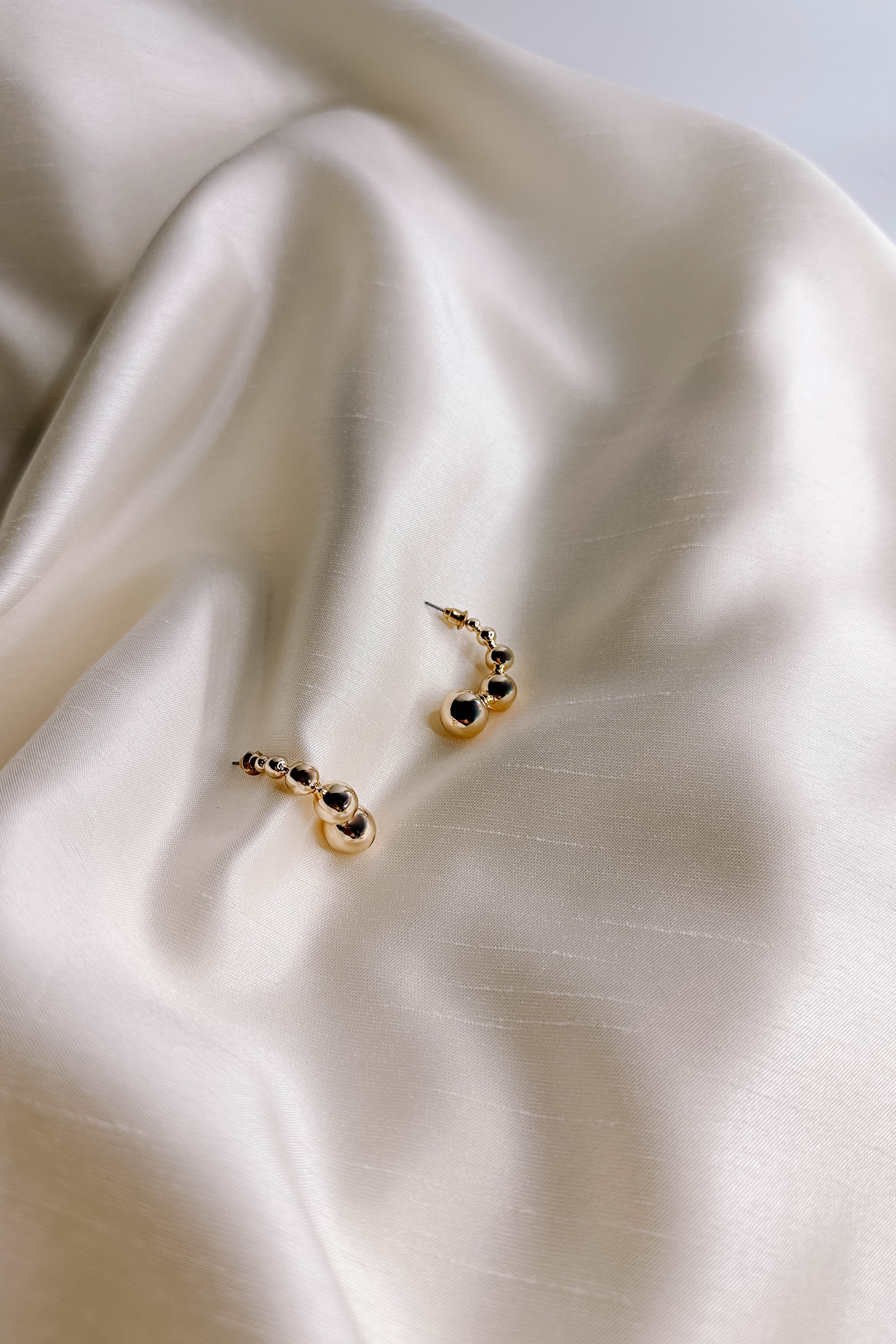 Aurora Gold Bead Scooped Earring - Image 4