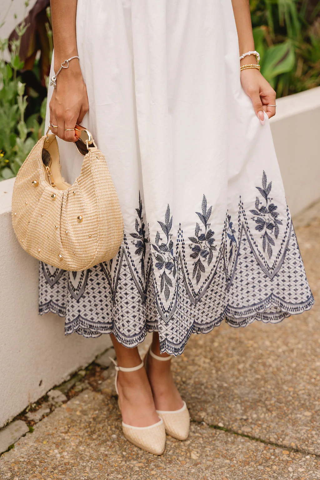 Bethany White & Navy Puff Sleeve Midi Dress - Image 4