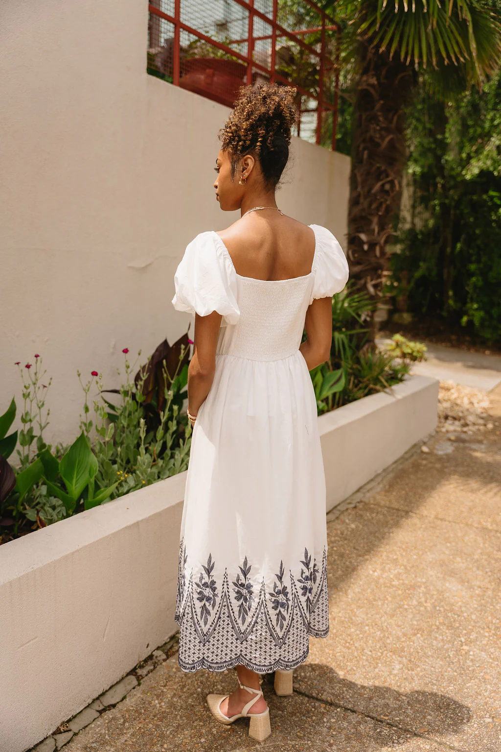 Bethany White & Navy Puff Sleeve Midi Dress - Image 6