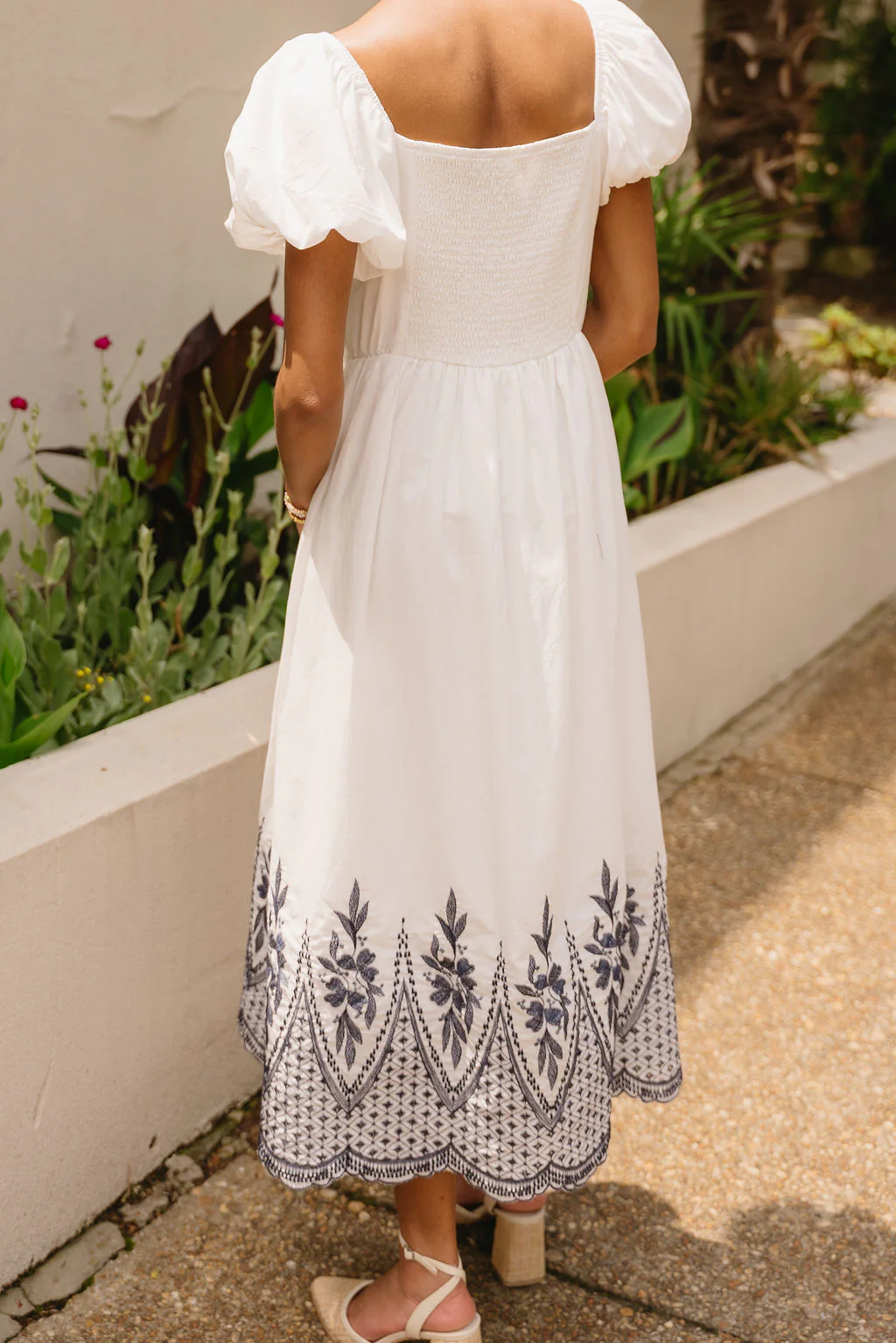 Bethany White & Navy Puff Sleeve Midi Dress - Image 7