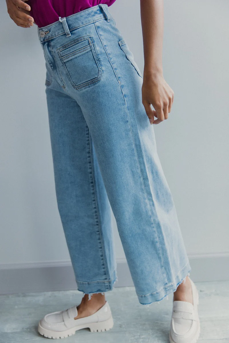 Ceros: Florence Light Wash Wide Leg Jeans - Image 2
