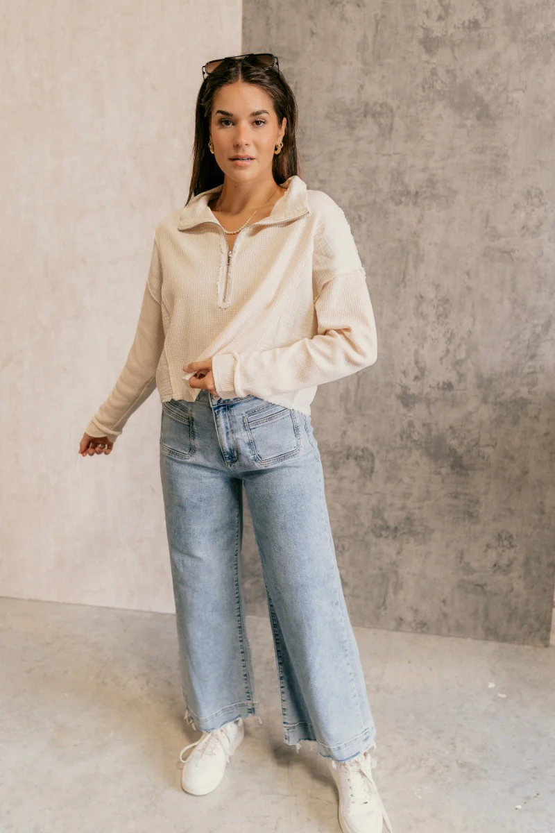 Ceros: Florence Light Wash Wide Leg Jeans - Image 5