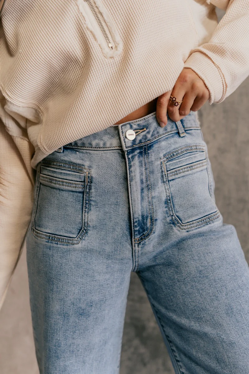 Ceros: Florence Light Wash Wide Leg Jeans - Image 7