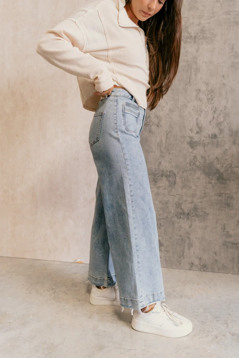 Ceros: Florence Light Wash Wide Leg Jeans - Image 8