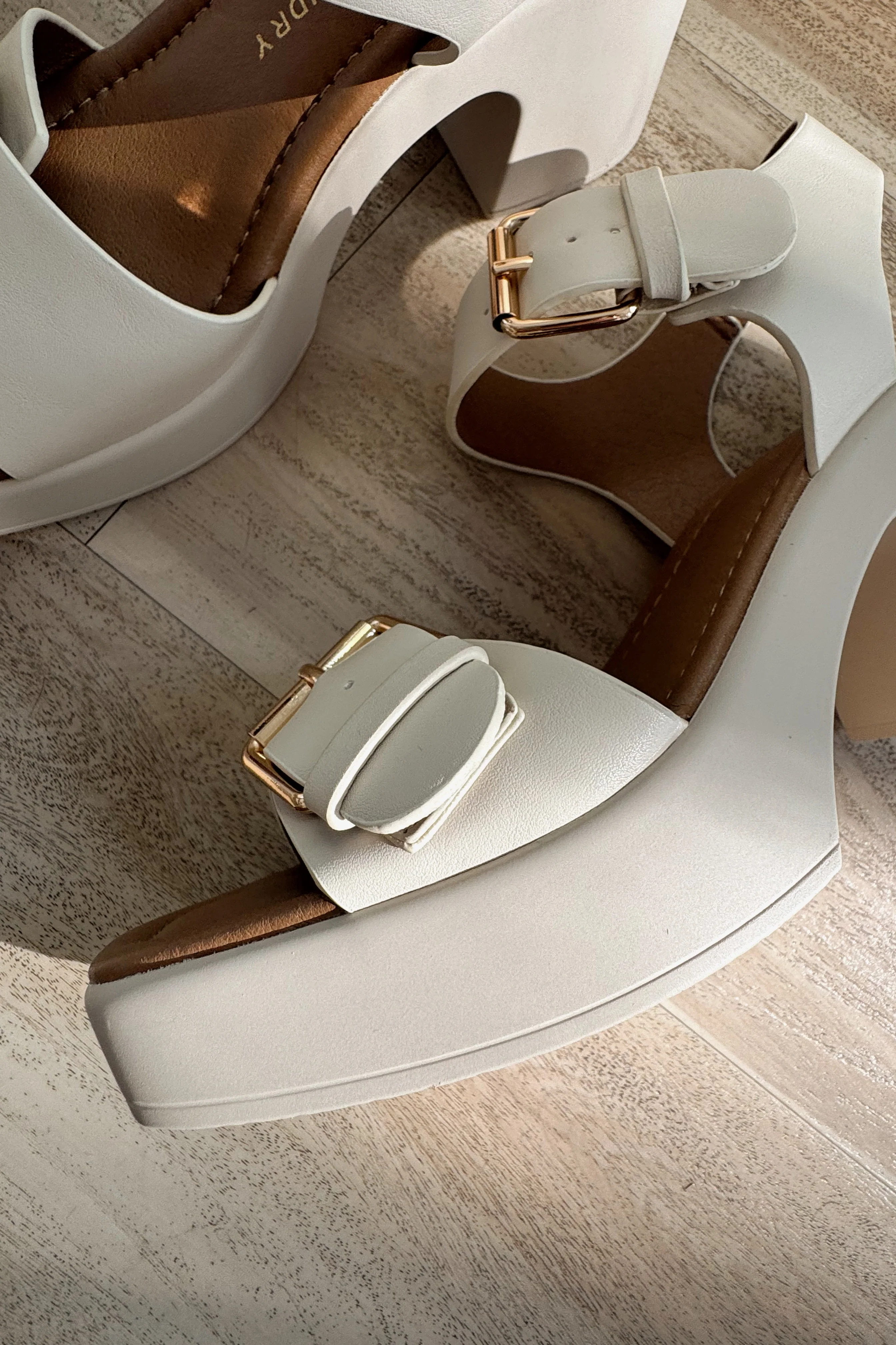 Chinese Laundry Drew Smooth Cream & Gold Heel - Image 5