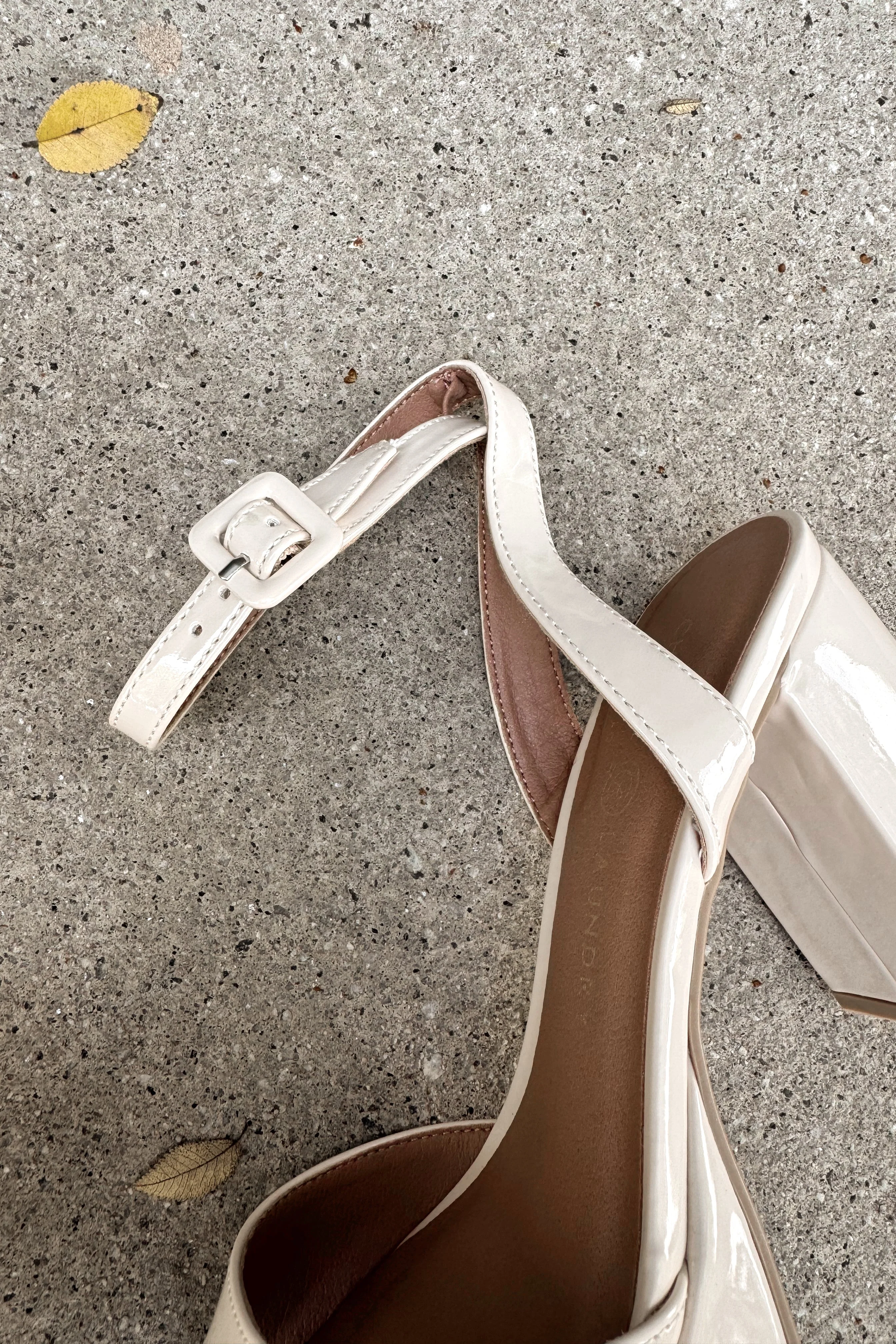 Chinese Laundry Theresa Bone Patent Platform Heel - Image 3