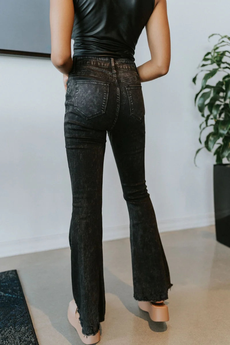 Rooted Denim: Daily Ritual Faded Jeans - Image 4