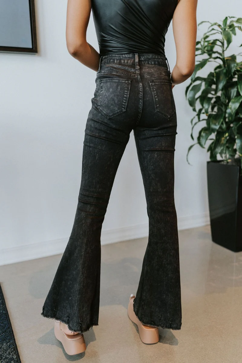 Rooted Denim: Daily Ritual Faded Jeans - Image 5