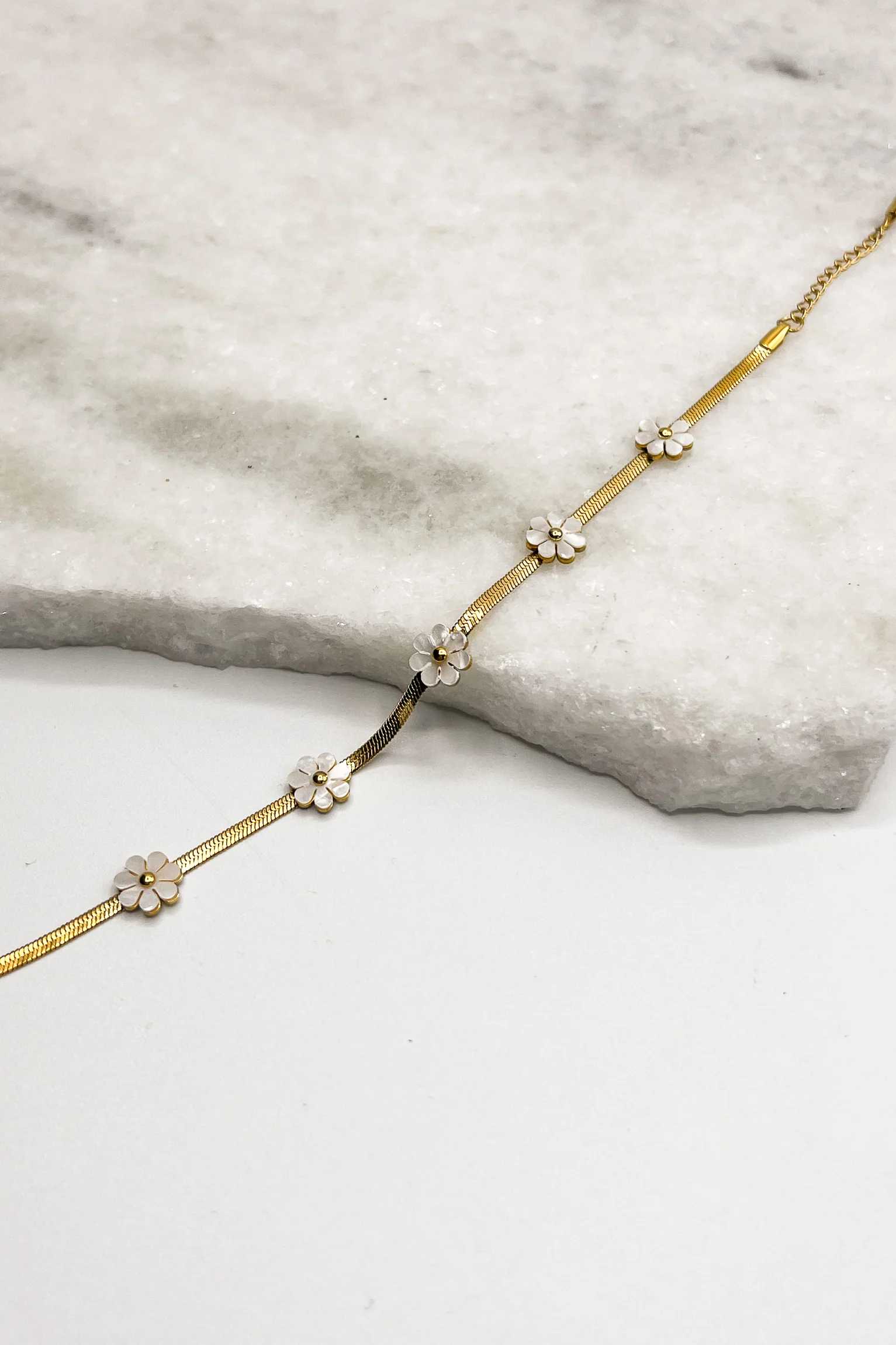 Daphne White & Gold Flower Bracelet