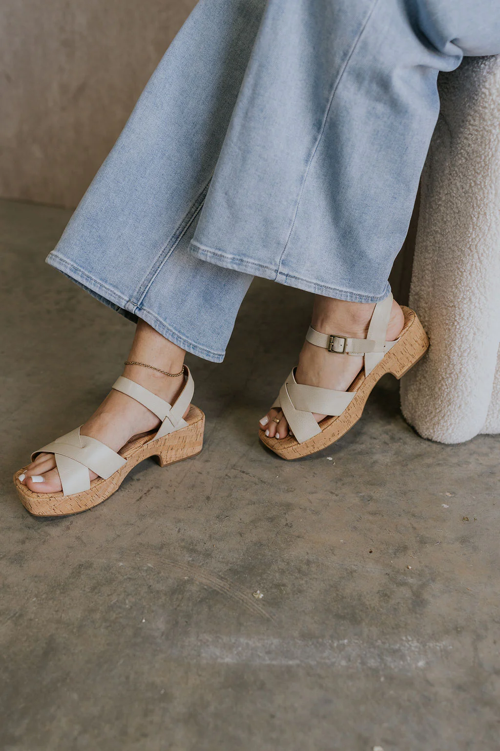 Korks Dasha Sandal in Off White