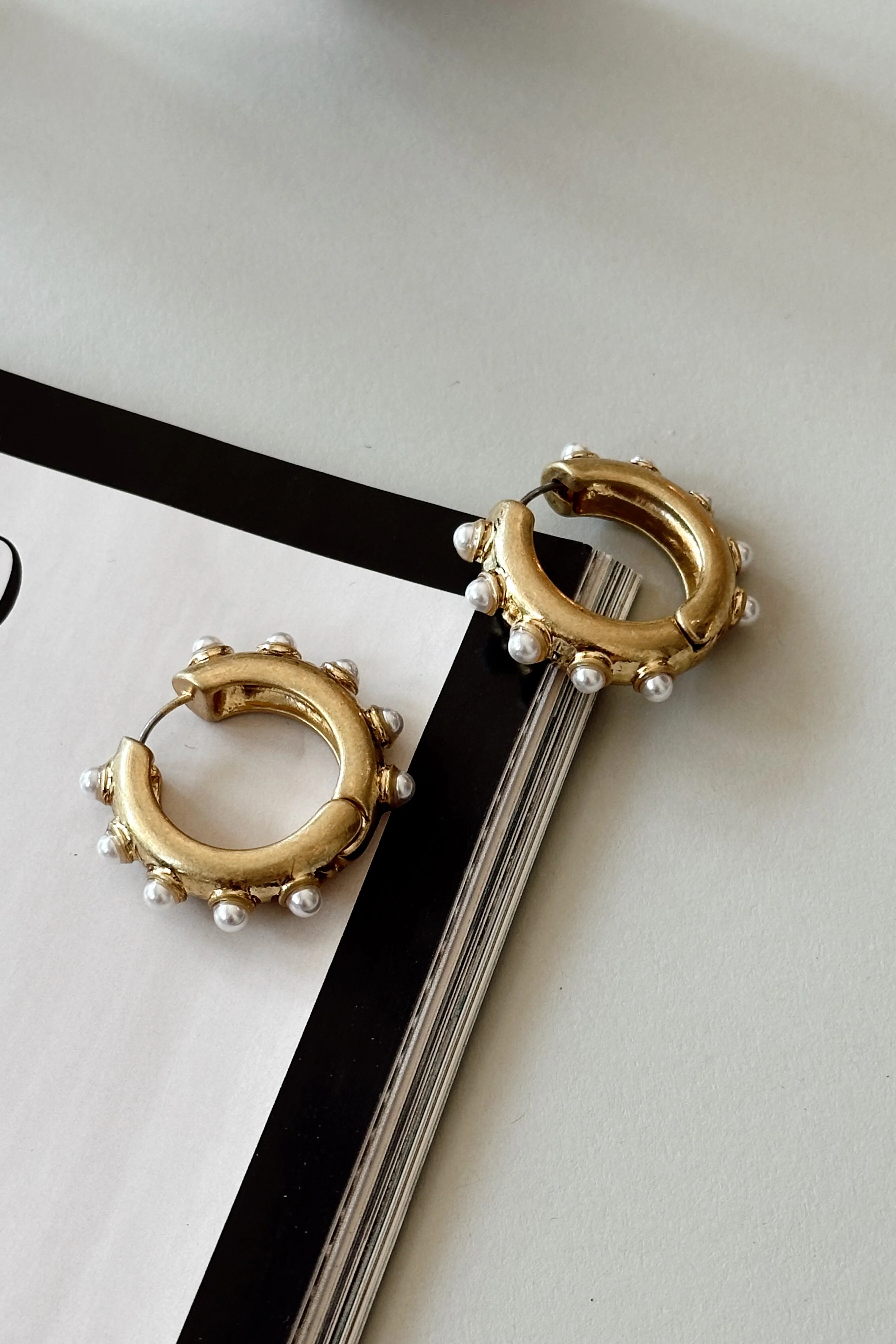 Delilah Gold & Pearl Hoop Earrings - Image 4
