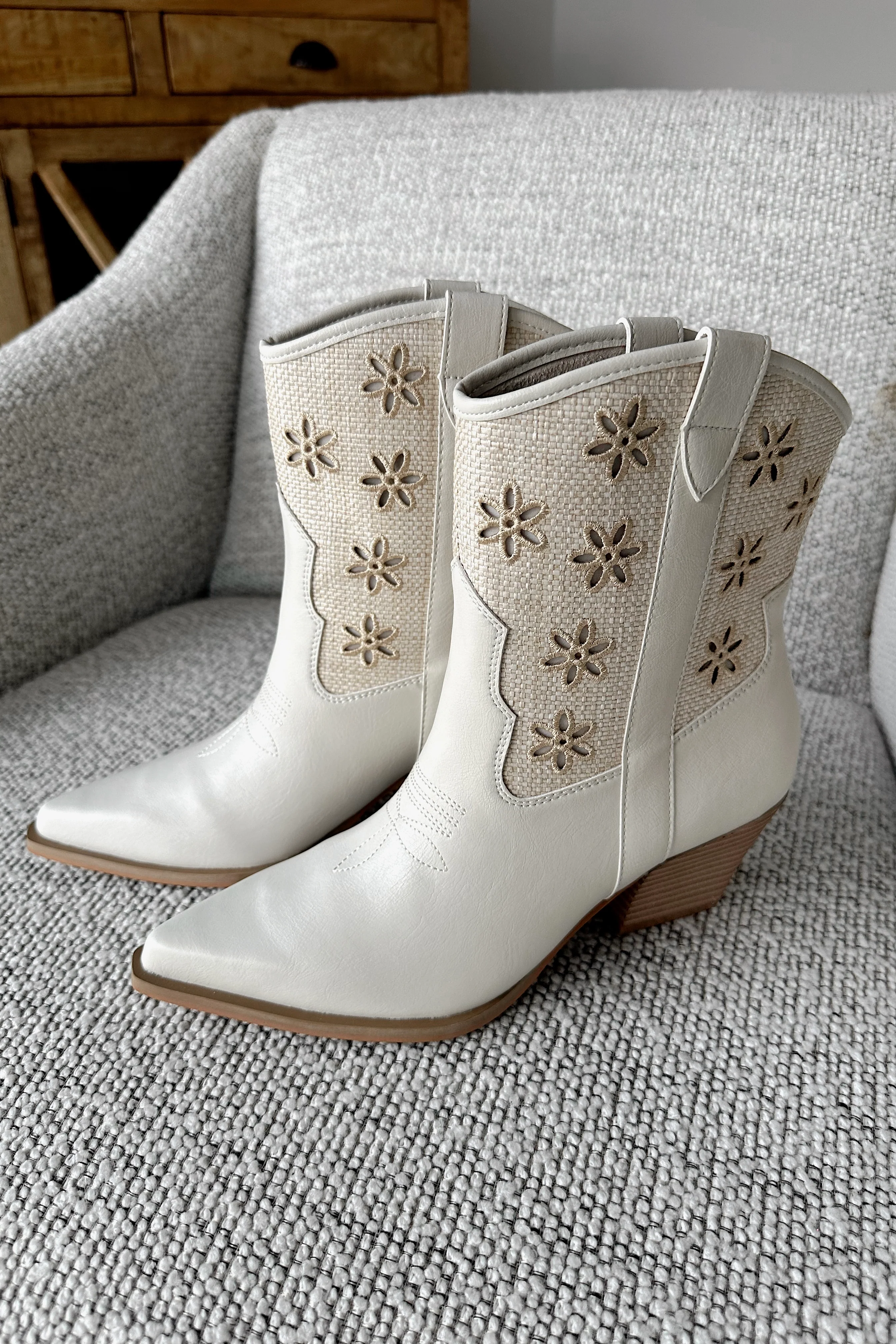 Della Ivory Eyelet Floral Bootie - Image 5