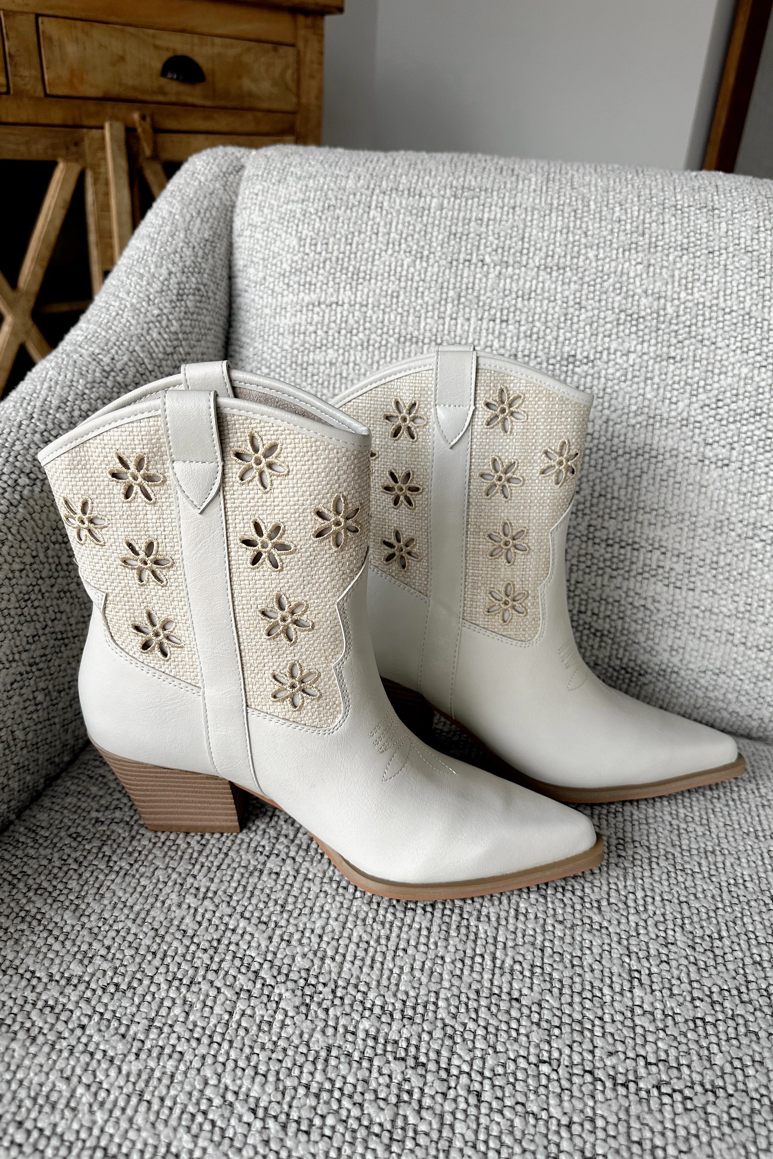Della Ivory Eyelet Floral Bootie - Image 7