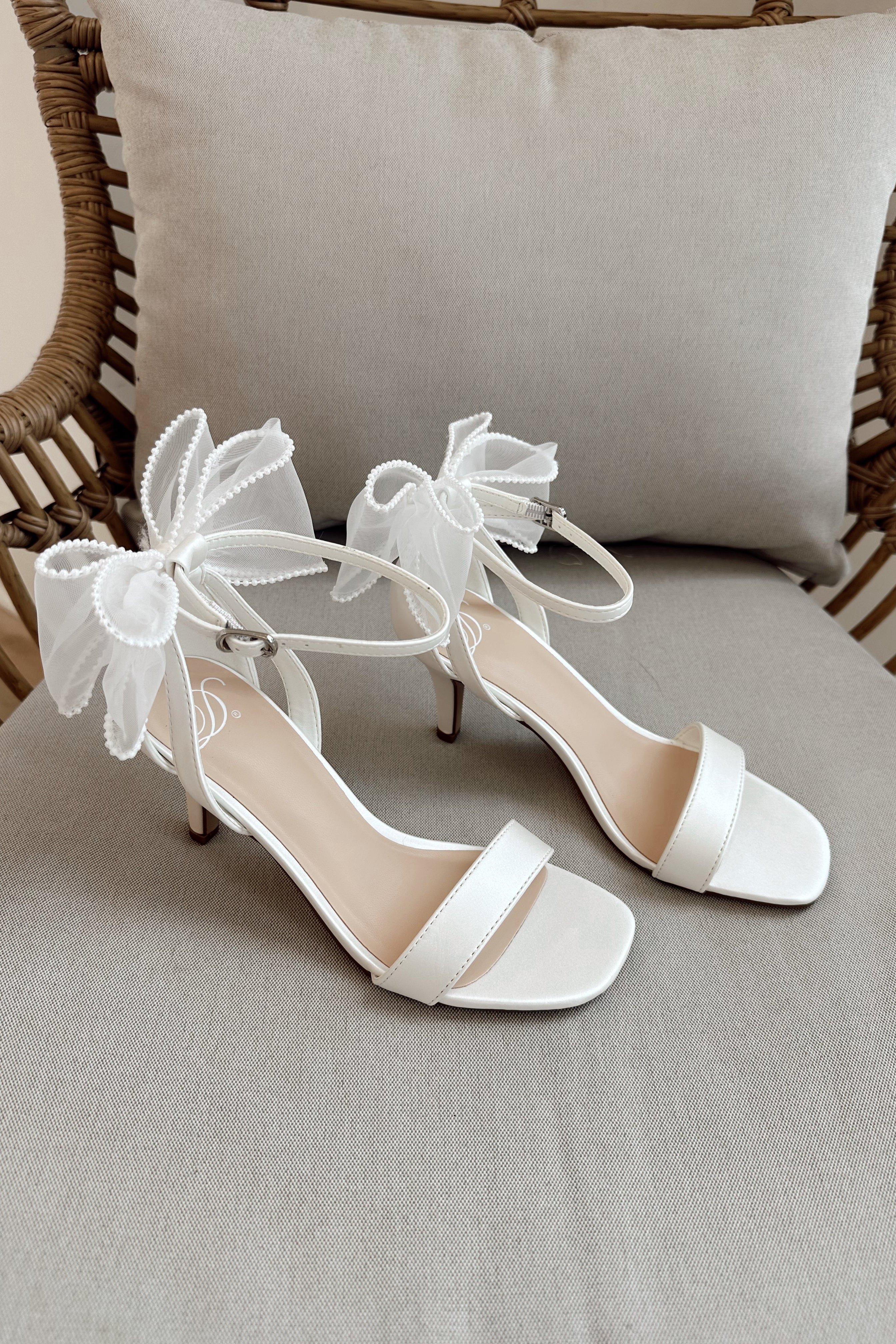 Dericia White Pearls & Bow Heel