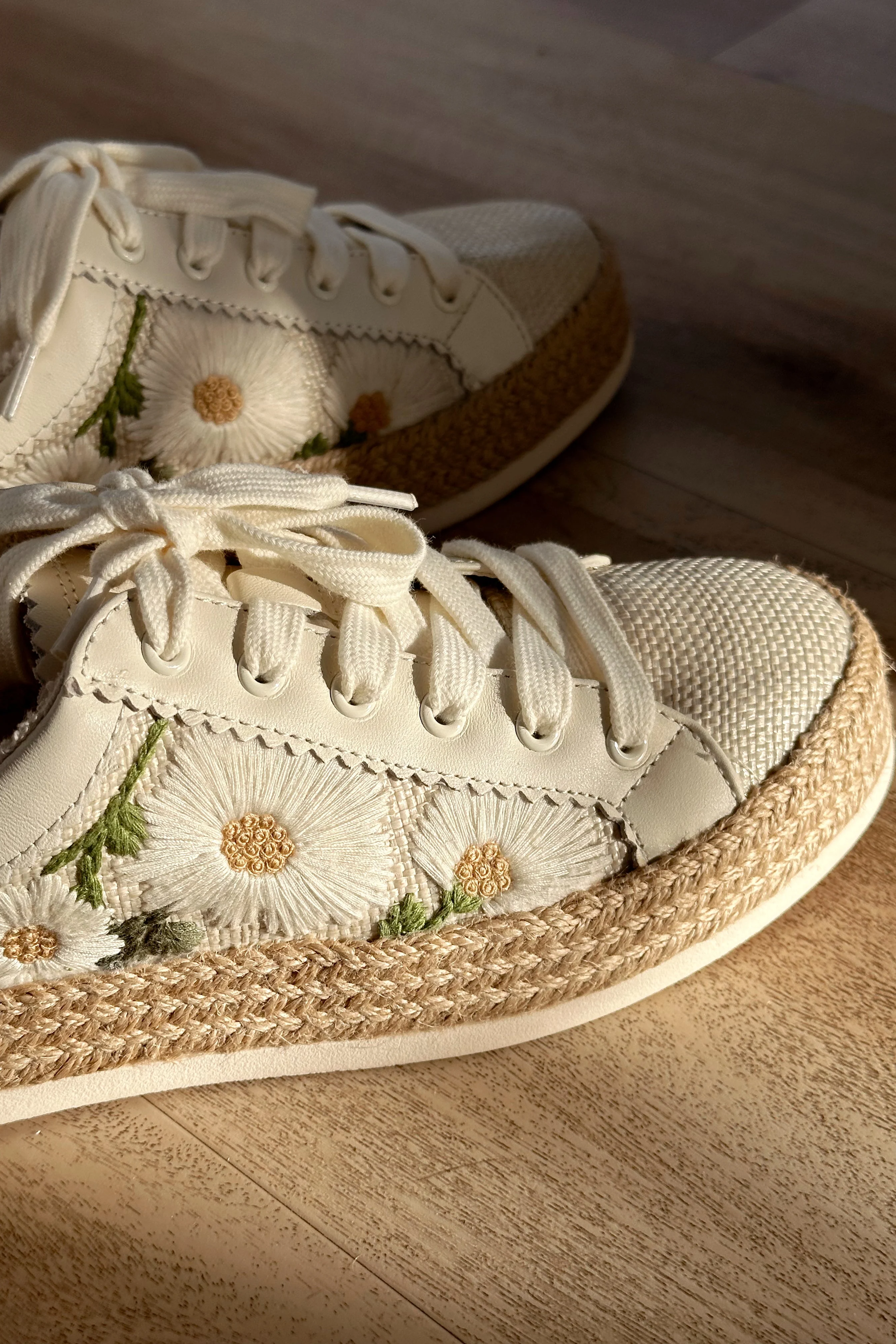 Dolce Vita Azalia White Floral Raffia Sneaker