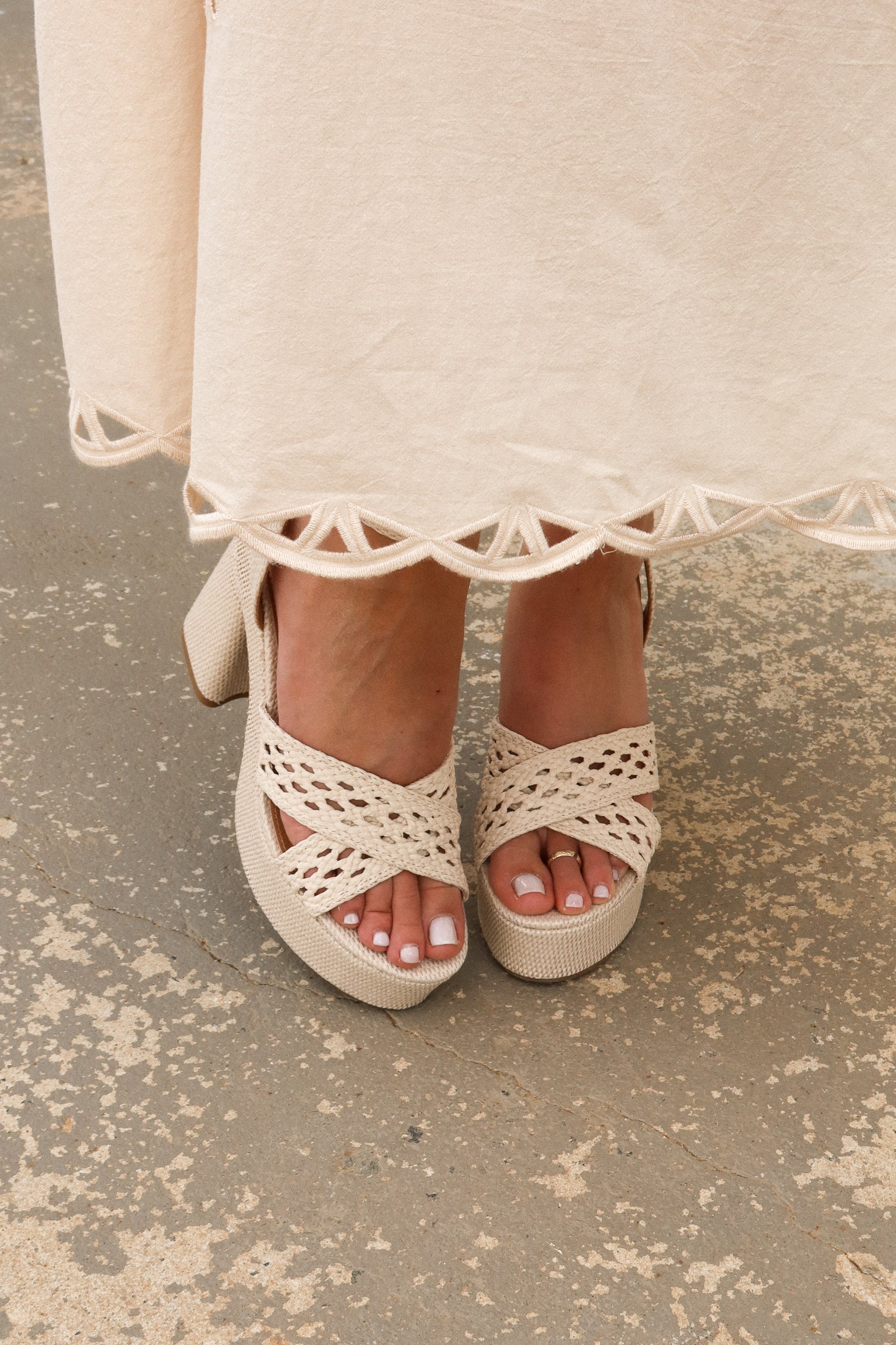 DV by Dolce Vita Whisora Ivory Raffia Woven Platform Sandal - Image 4