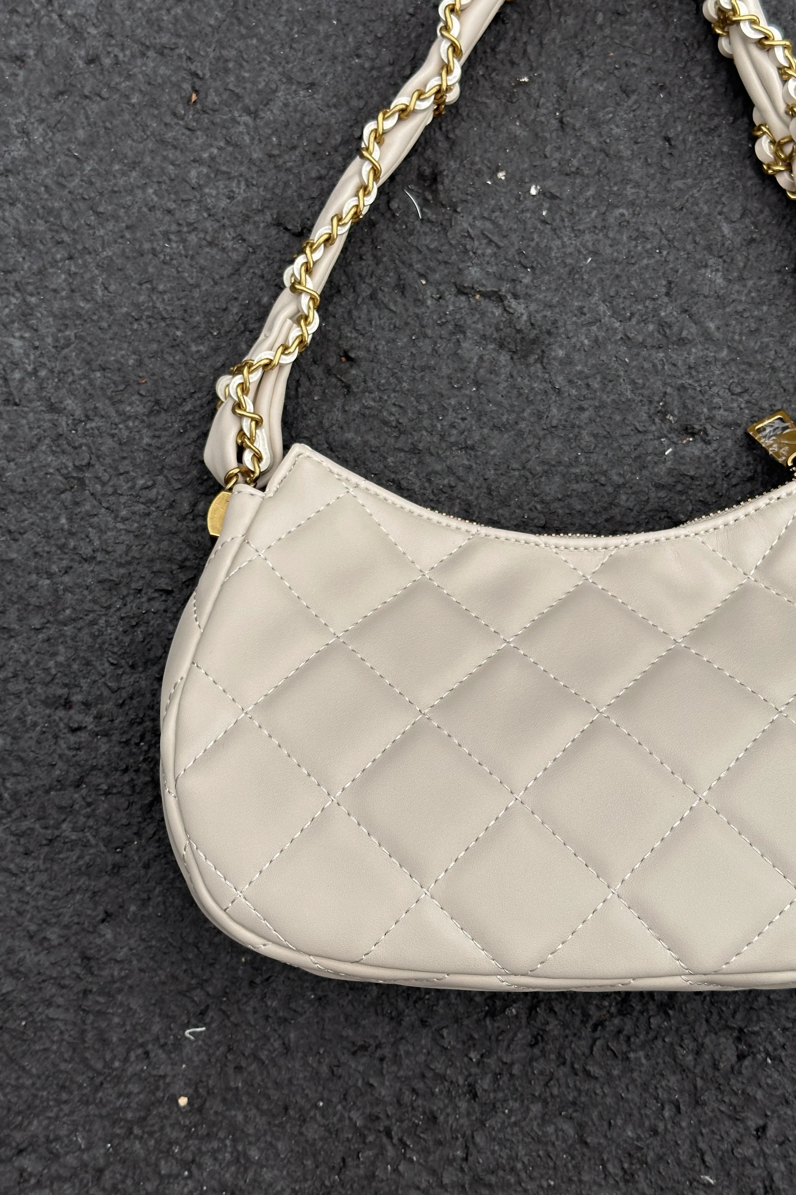 Ellie Cream & Gold Chain Purse - Image 2