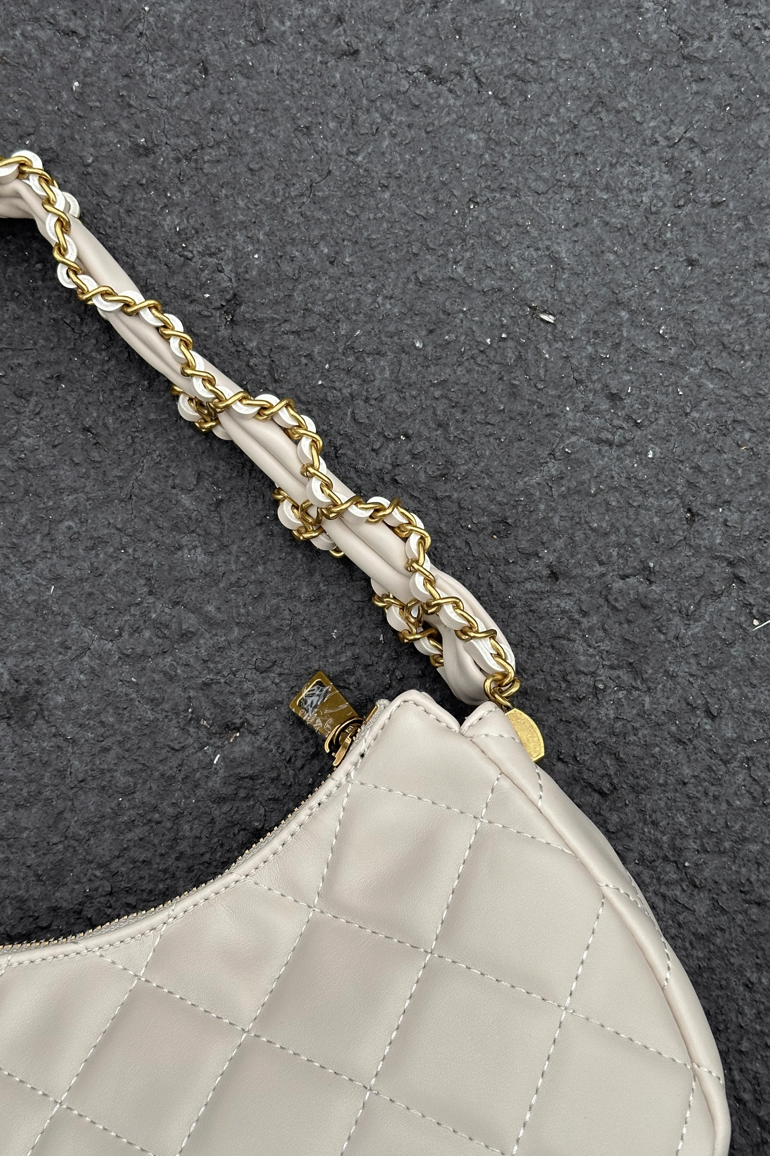 Ellie Cream & Gold Chain Purse - Image 3