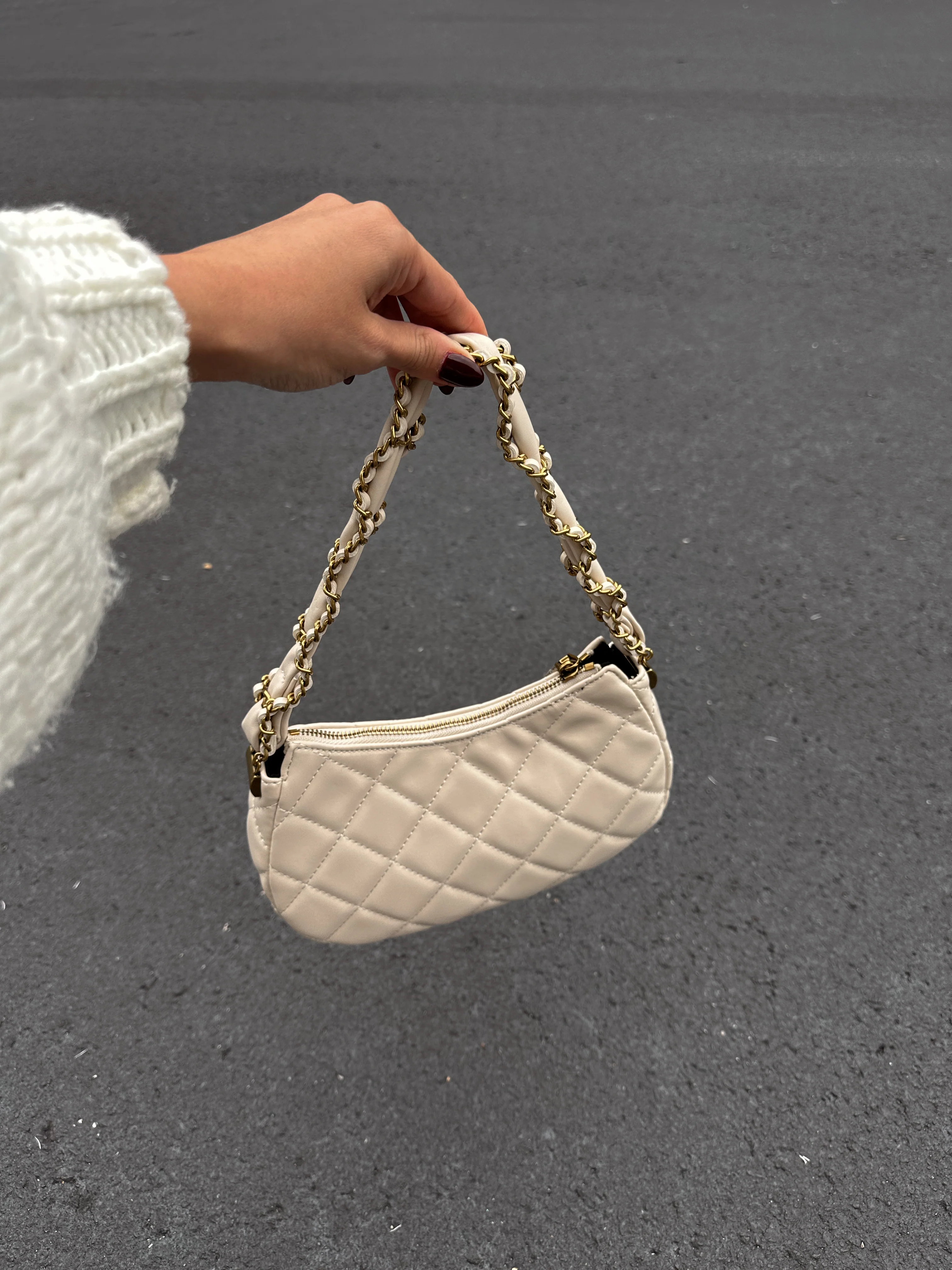 Ellie Cream & Gold Chain Purse - Image 4