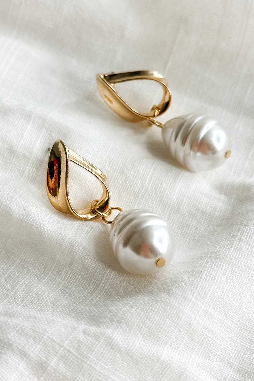 Ellie Pearl & Gold Dangle Huggie Earring