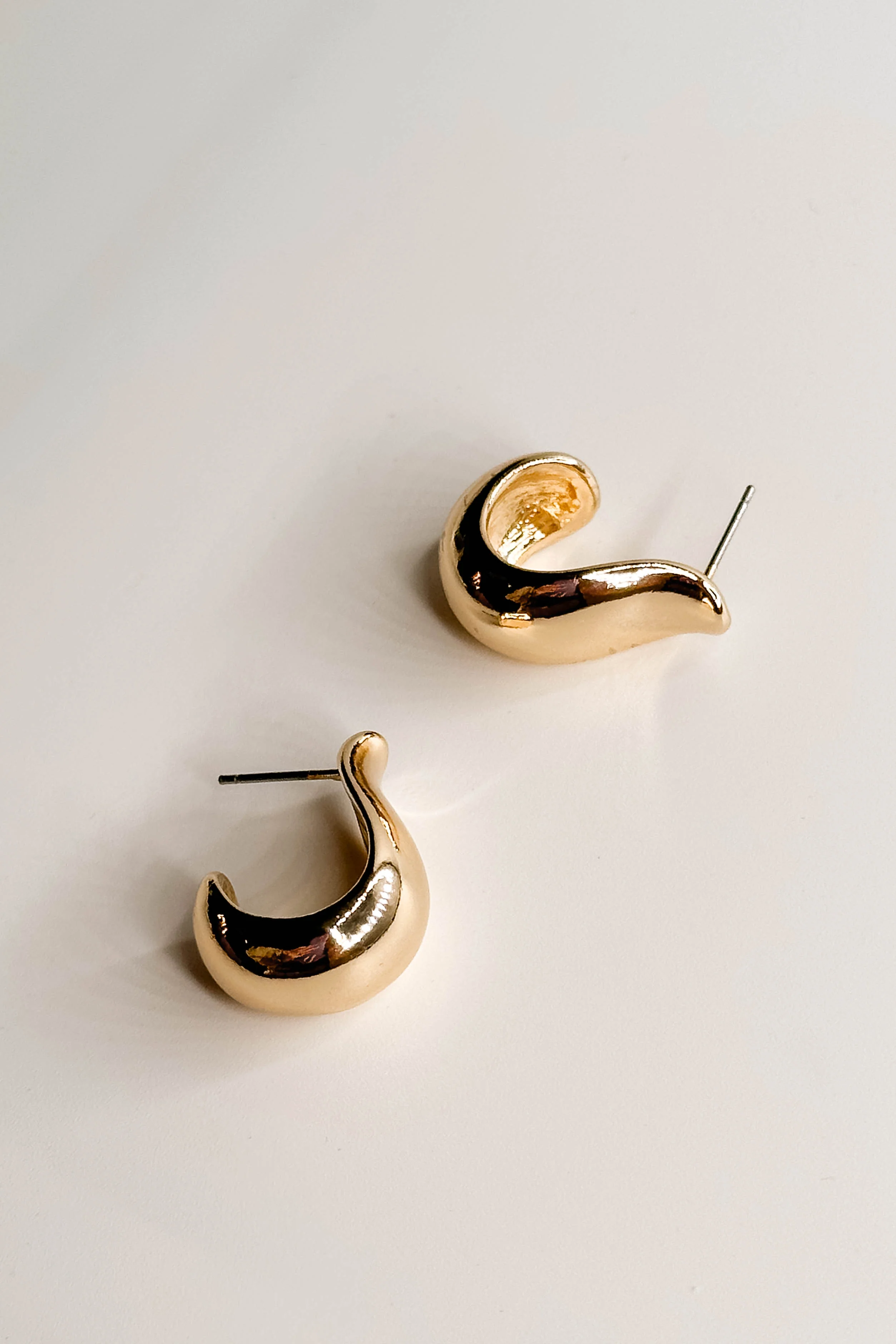 Ellis Gold Scooped Hoop - Image 4