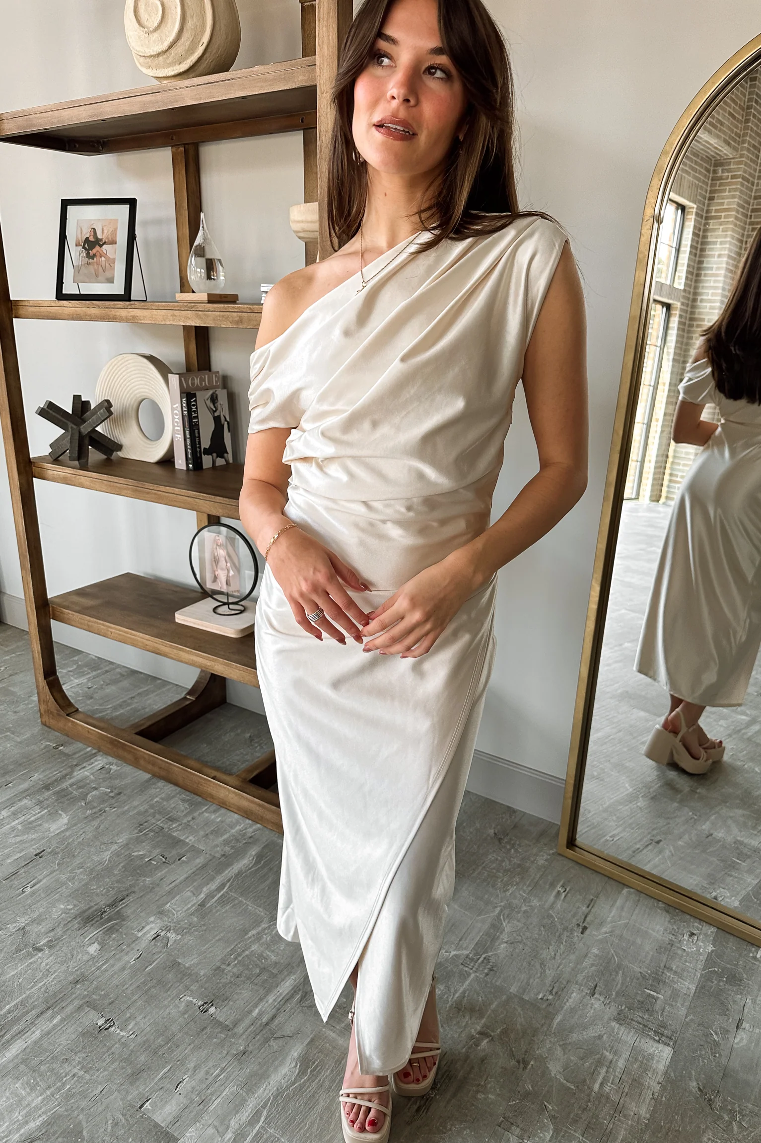Este Cream Satin One-Shoulder Maxi Dress - Image 4