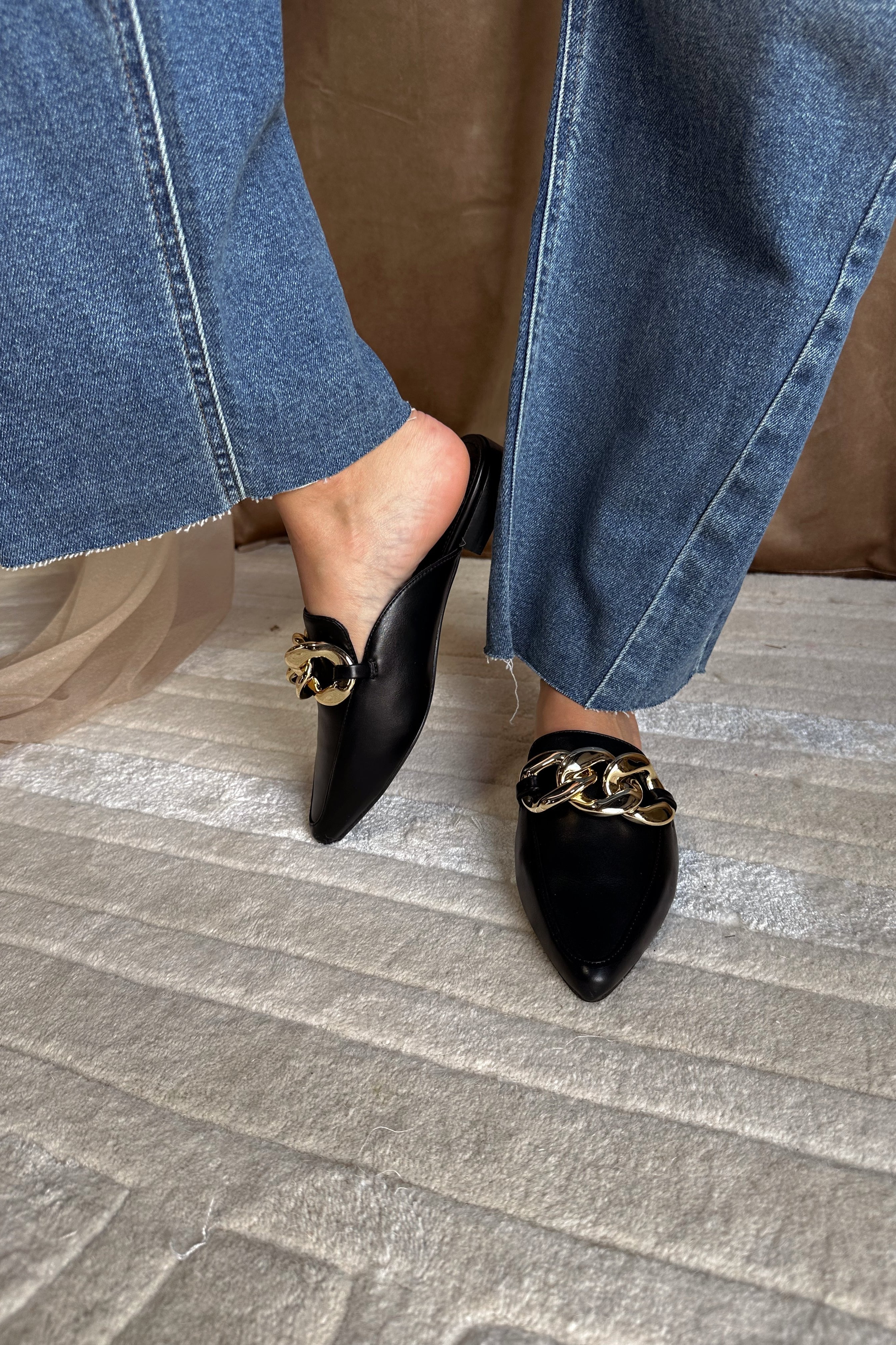 Gem Black Chain Mule - Image 2