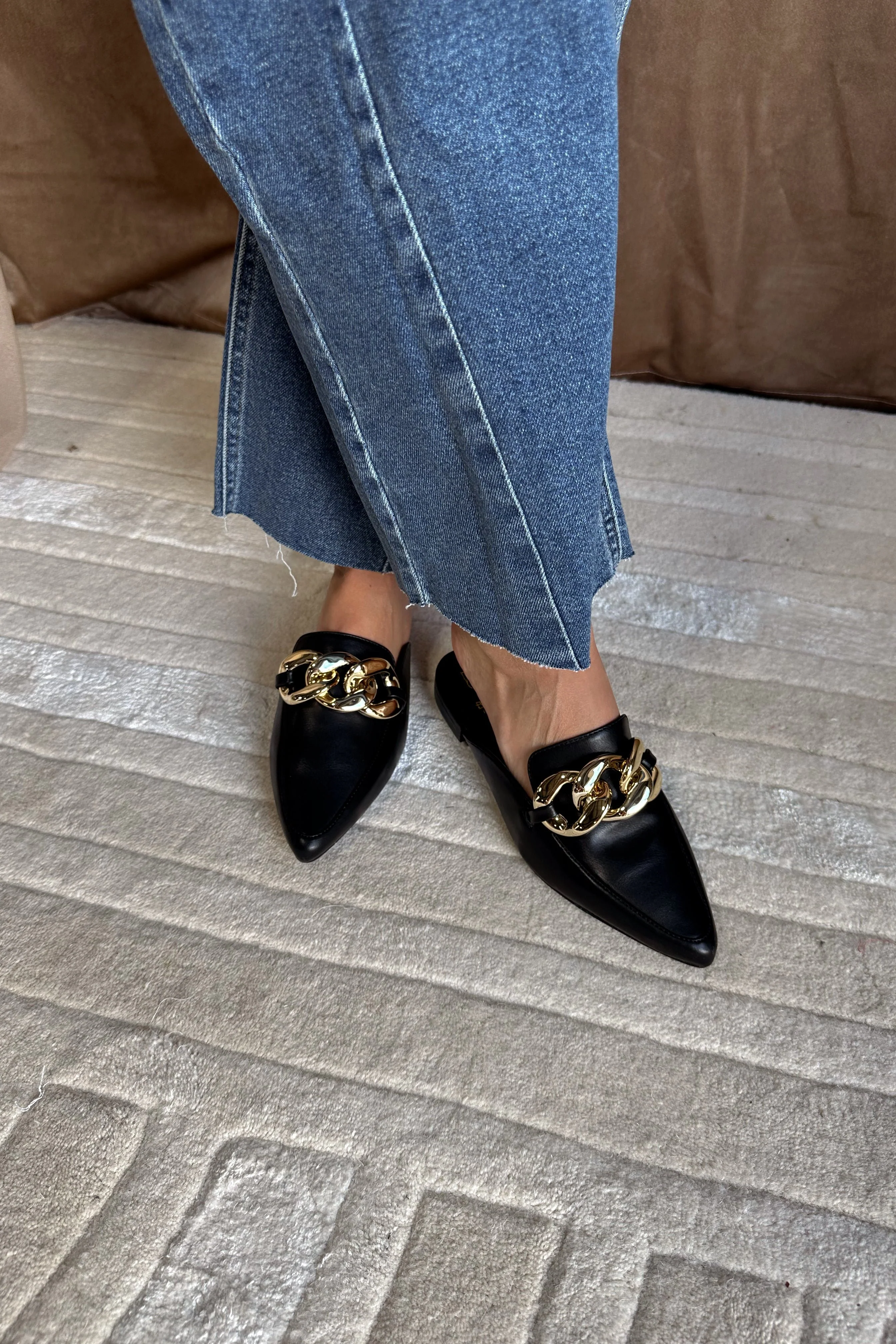 Gem Black Chain Mule - Image 3