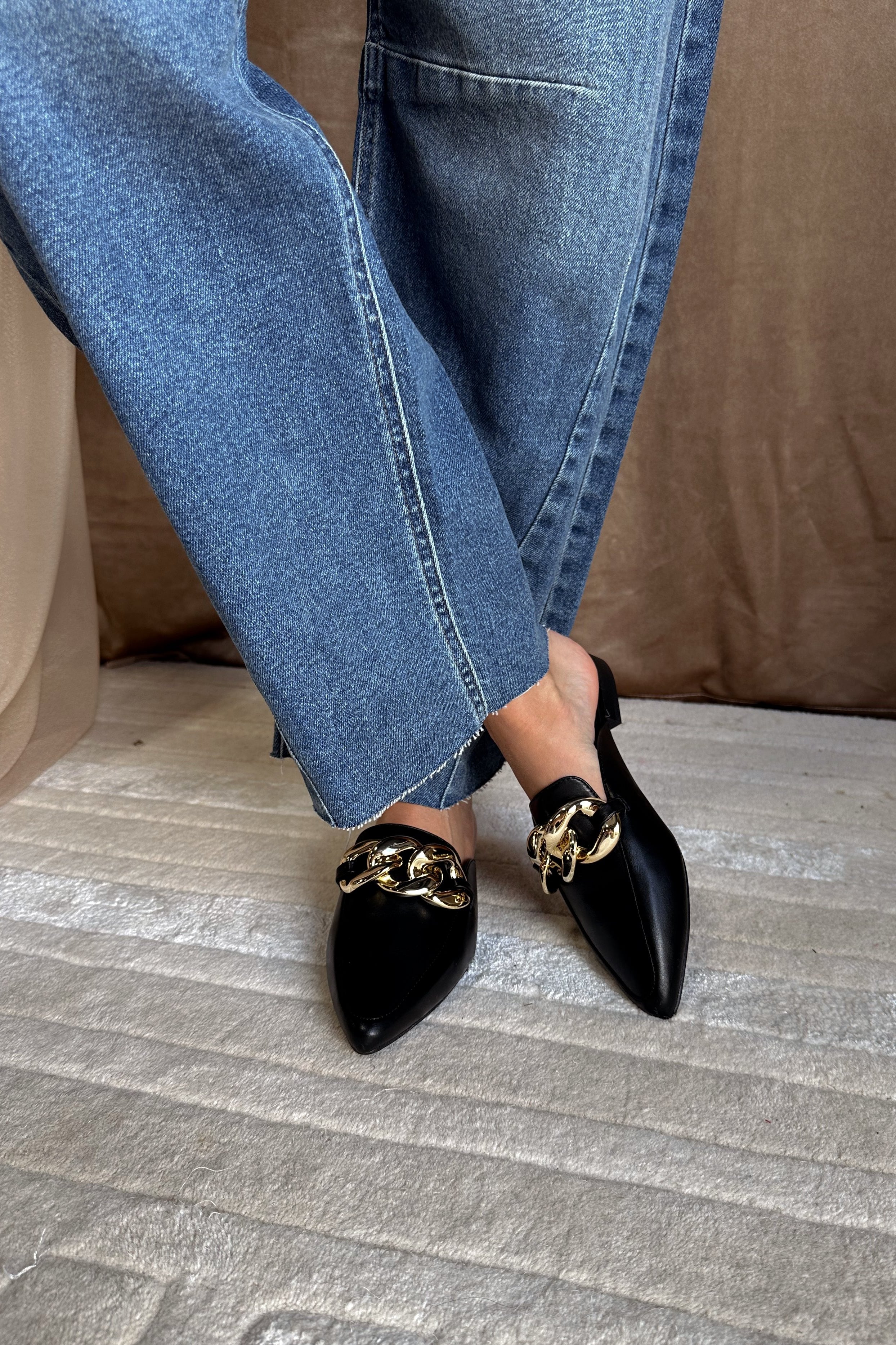 Gem Black Chain Mule - Image 4