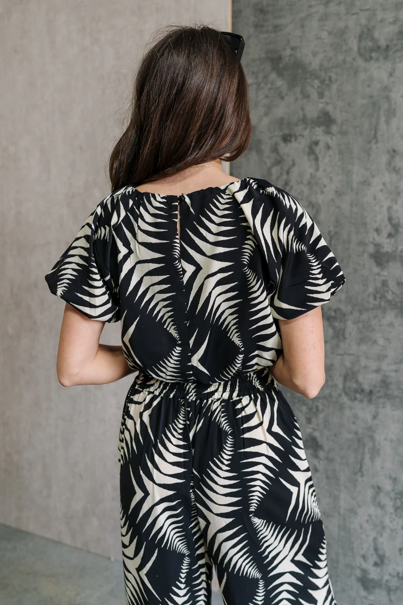 Genevieve Black & Cream Printed Short Sleeve Top - Image 5