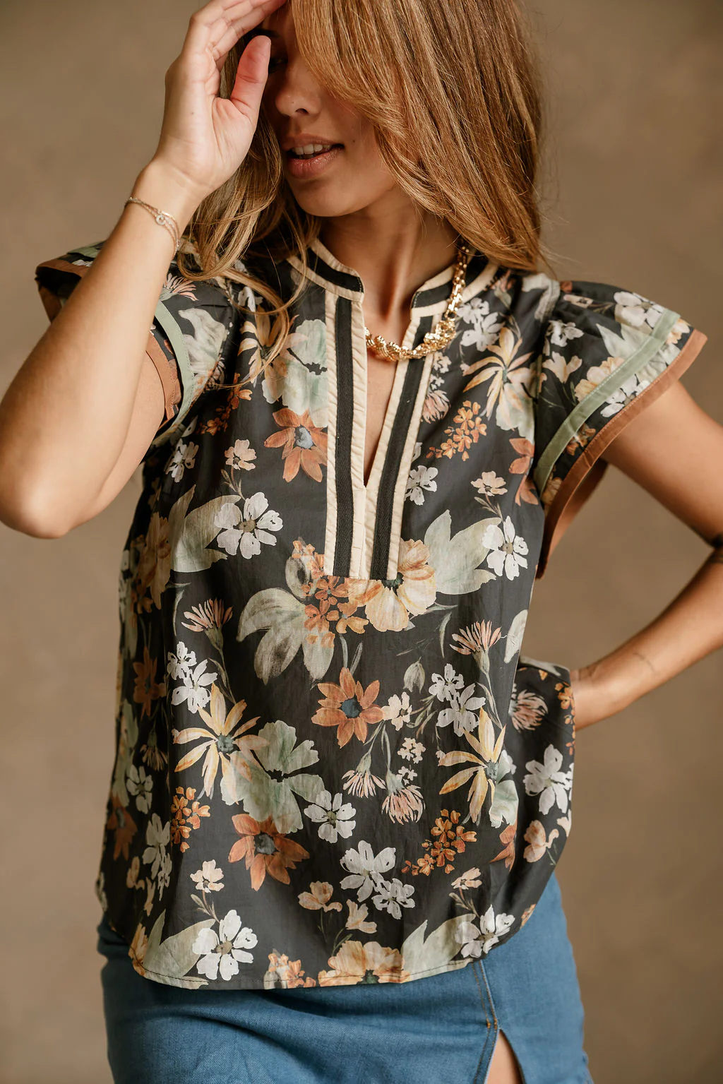 Gigi Charcoal Multi Floral Flare Sleeve Top - Image 4