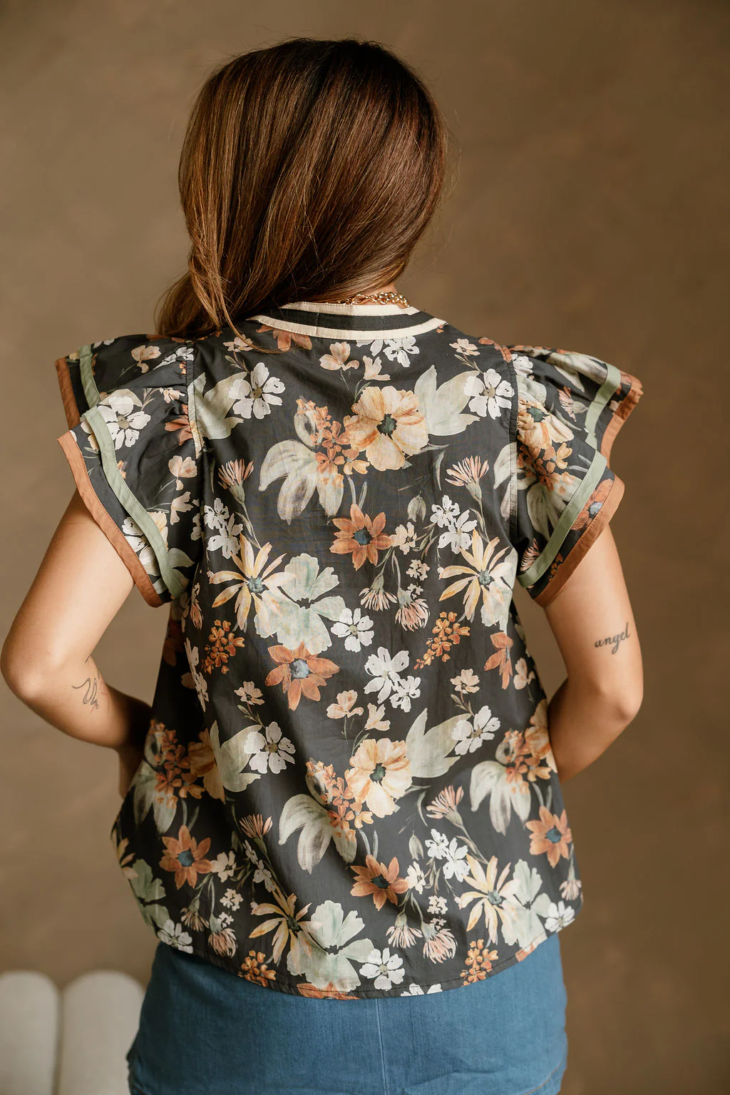 Gigi Charcoal Multi Floral Flare Sleeve Top - Image 7