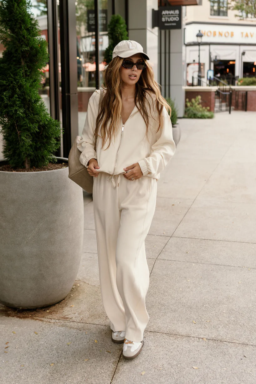 Gigi Cream Zip-Front Cropped Bubble Hoodie - Image 2