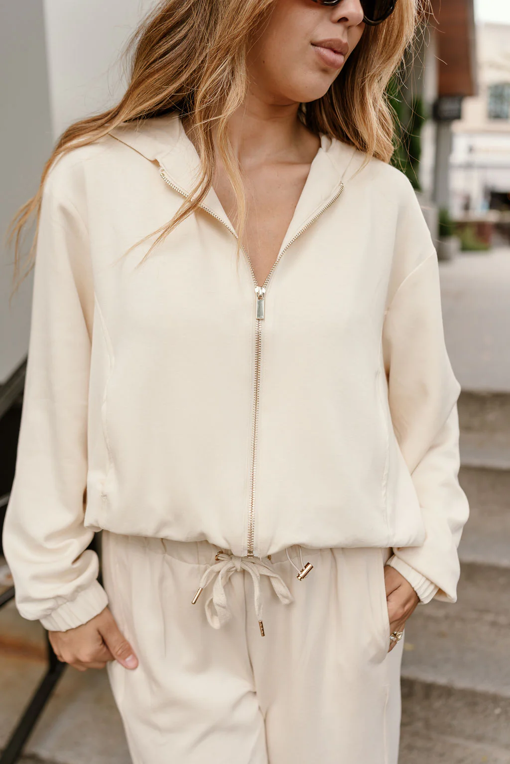 Gigi Cream Zip-Front Cropped Bubble Hoodie - Image 6