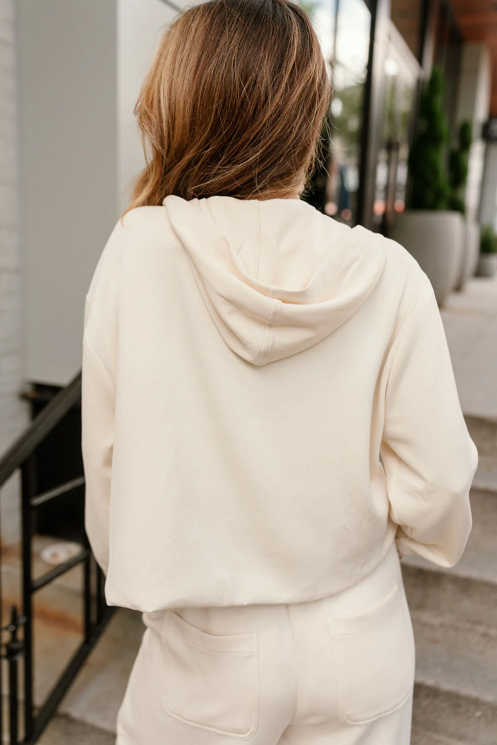 Gigi Cream Zip-Front Cropped Bubble Hoodie - Image 7