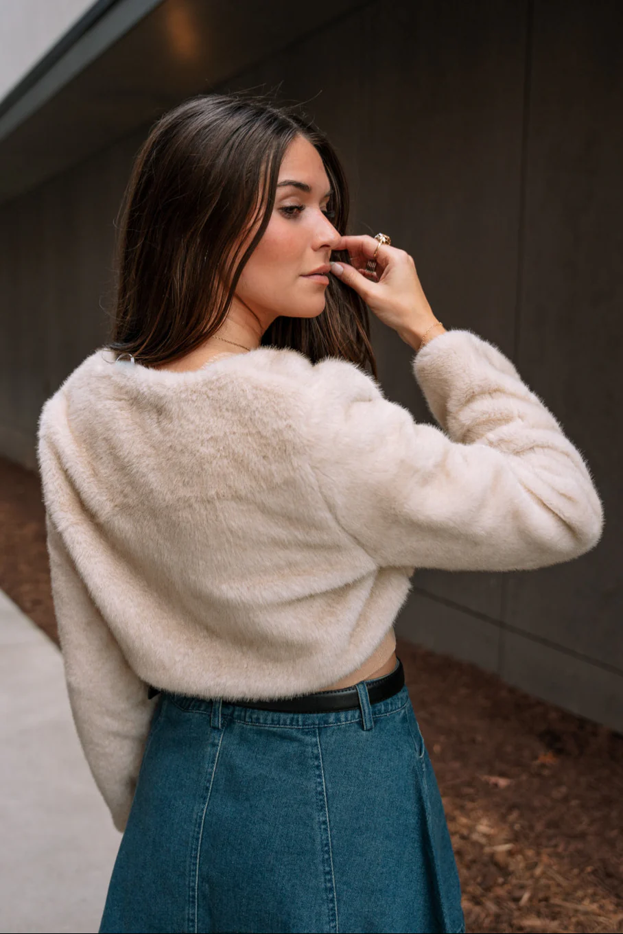 Gloria Ivory Faux Fur Cropped Jacket - Image 4
