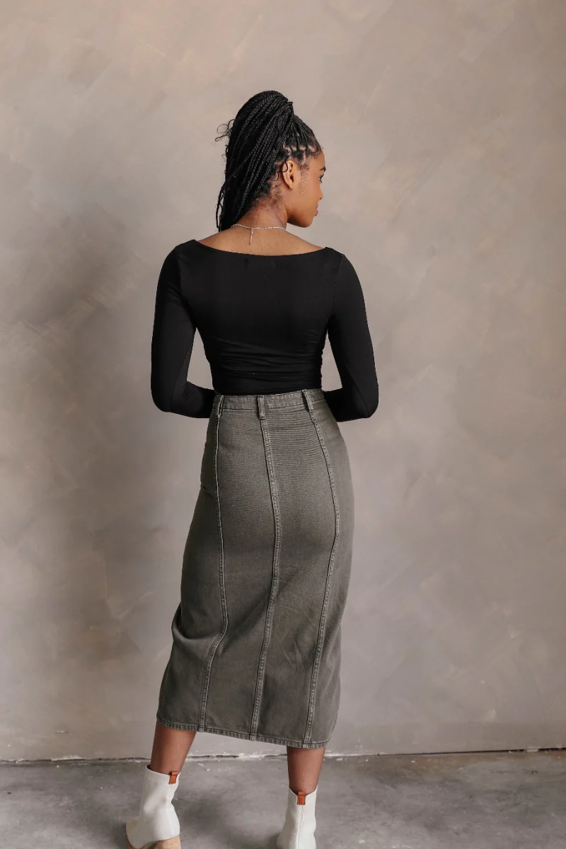 Greta Black Basic Long Sleeve Crop Top - Image 4