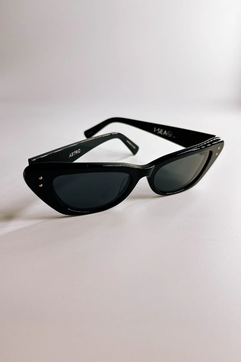 I-Sea: Astrid Sunglasses in Black - Image 2