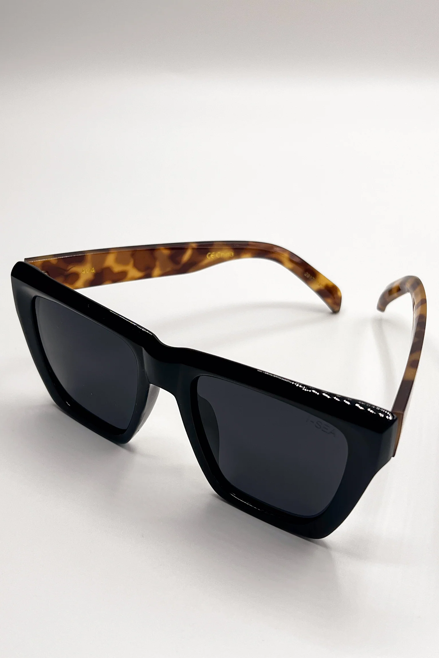 I-SEA: Ava Black & Smoke Polarized Sunglasses