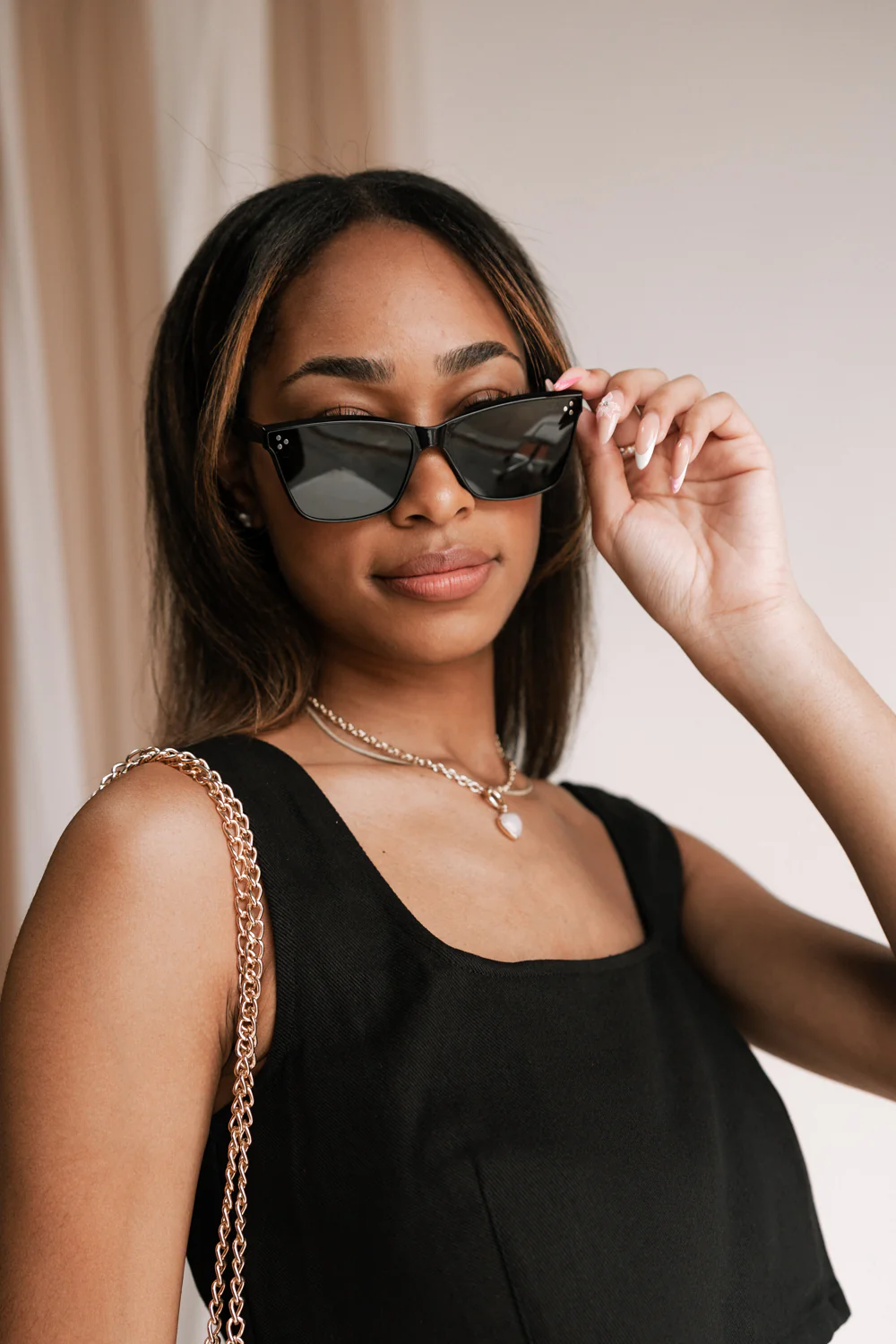 I-SEA: Kiki Black & Smoke Polarized Sunglasses - Image 3