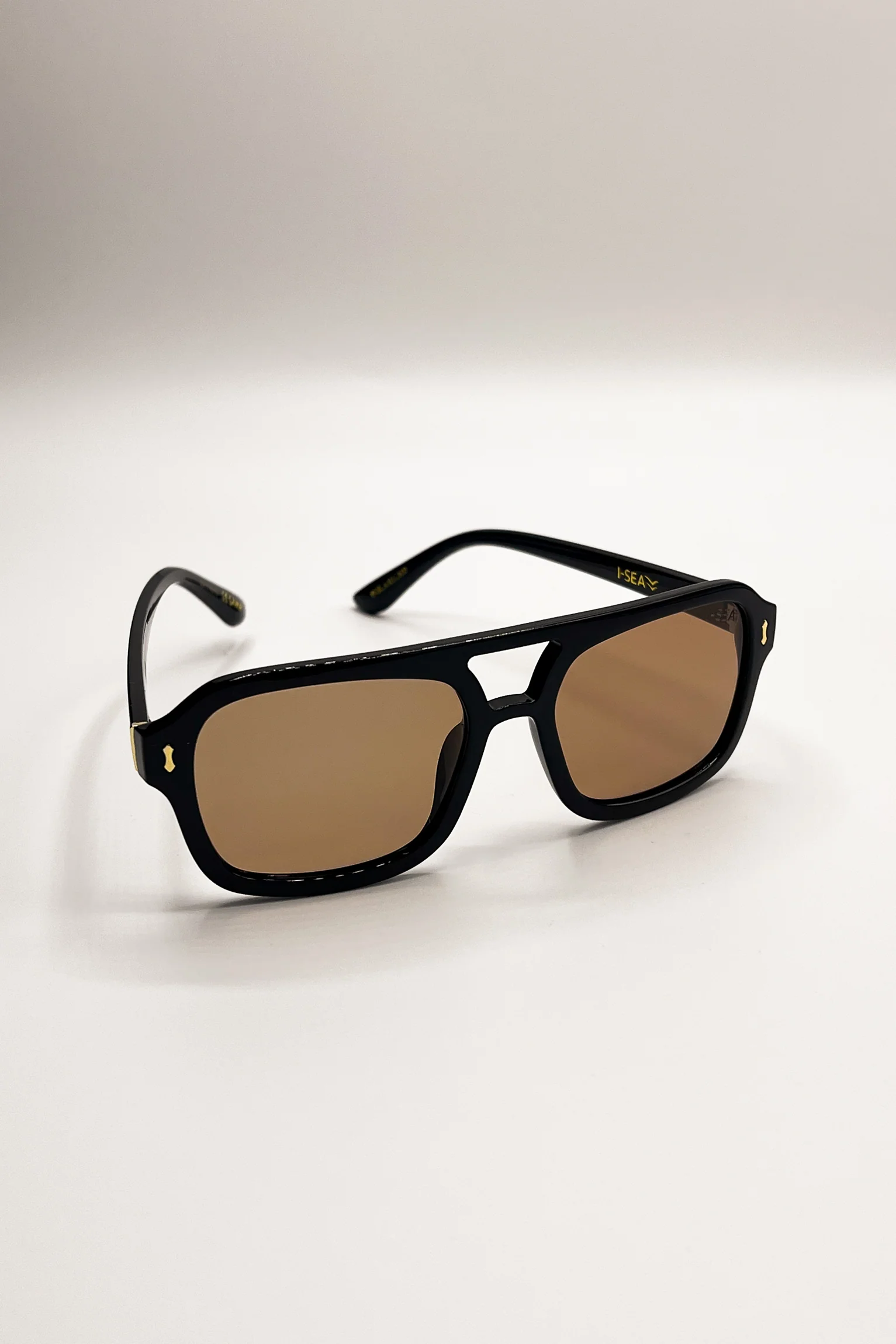 I-SEA: Royal Black & Brown Polarized Sunglasses