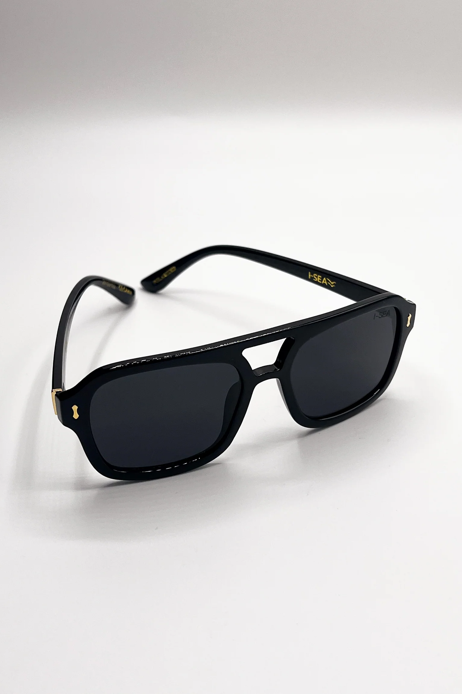 I-SEA: Royal Black & Smoke Polarized Sunglasses - Image 2